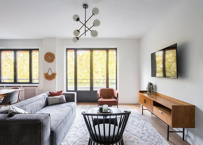 Sunlit Parisian With Balcony And Open Views *