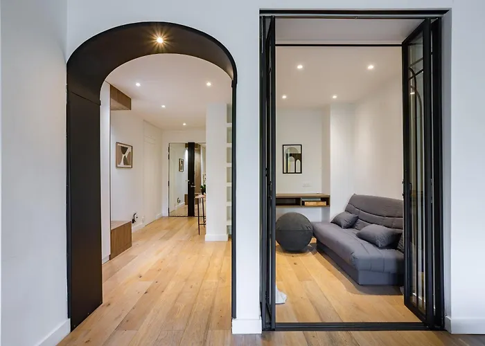 Sunlit Parisian With Balcony And Open Views *